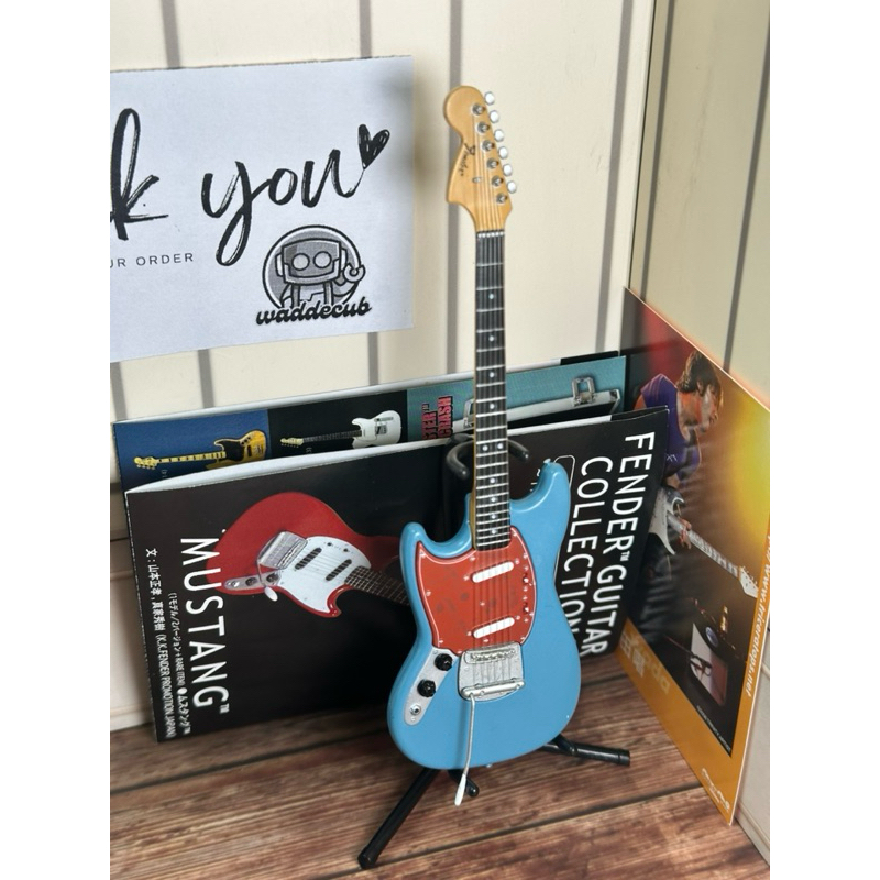 [สินค้าพร้อมส่ง] กีตาร์ F-Toys Mustang ฟ้า ถนัดซ้าย งานแรร์ จากชุด Fender Guitar Collection 2 นักสะส