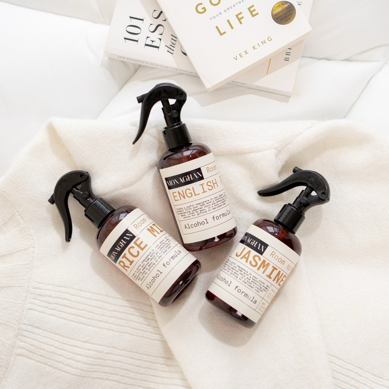 Room perfume spray 250MLสเปรย์แต่งกลิ่นห้องหอม ดับกลิ่นไม่พึงประสงค์สร้างบรรยากาศหอมชวนฝัน