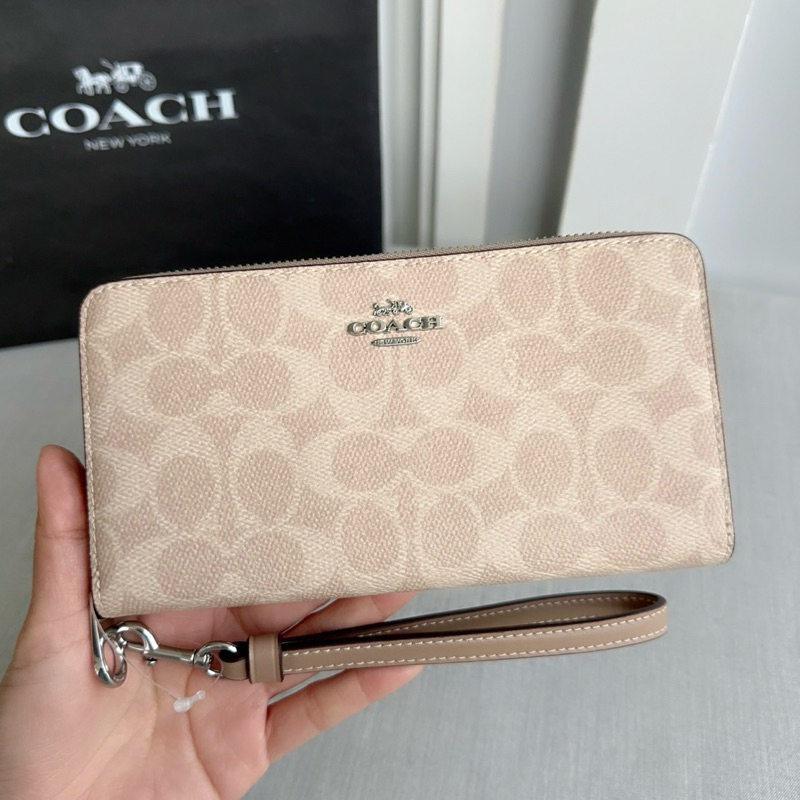 พร้อมส่งที่ไทย รุ่นใหม่ #Coach แท้100% (กรุณาทักแชทก่อนสั่งซื้อ) 👉ปล. ราคาปรับขึ้น-ลง ตามShop Coach อเมริกา