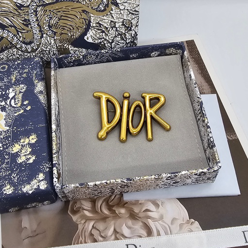 CD Logo Brooch เข็มกลัดดิออ โลโก้ อะไหล่ทอง ปัดเงาสีดำ ด้านหลังปั๊ม โลโก้ งานสวย ไฮเอน