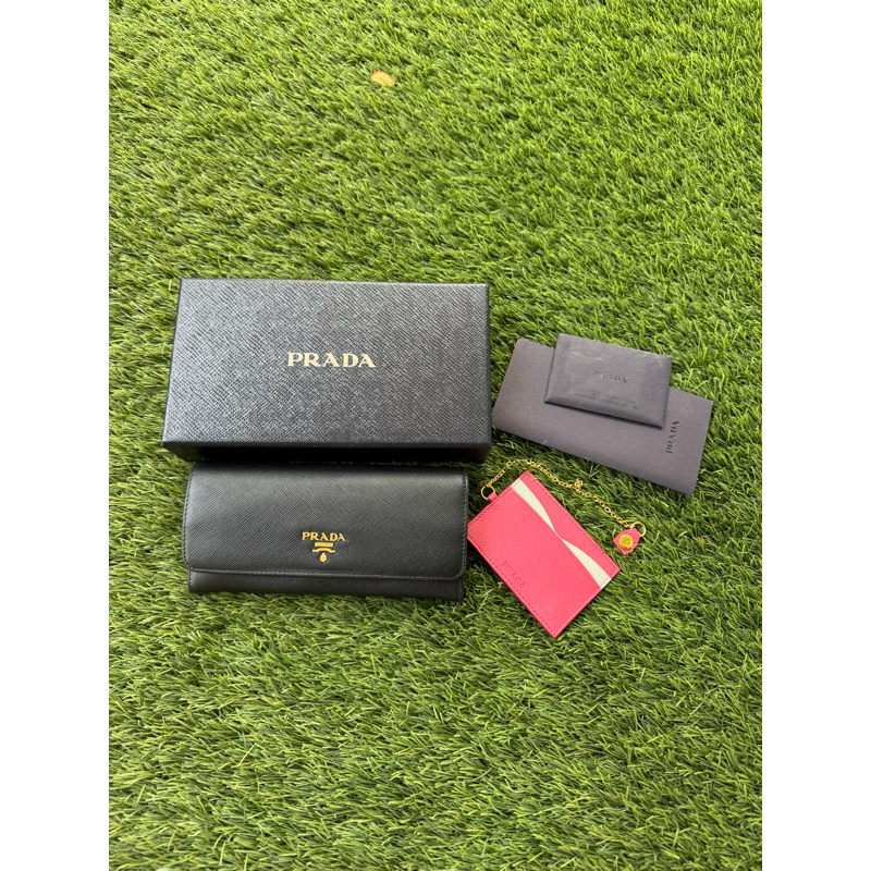 กระเป๋า Prada มือสอง