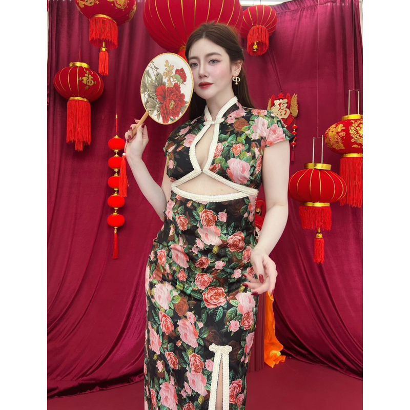 เดรสกี่เพ้าลายดอกกุหลาบยกมาทั้งสวน