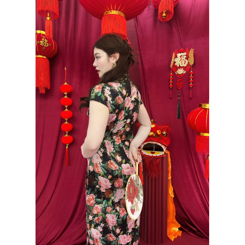 เดรสกี่เพ้าลายดอกกุหลาบยกมาทั้งสวน - รูปที่ 6