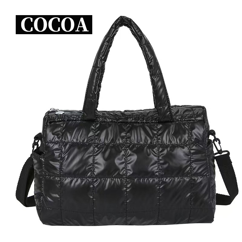 COCOA จัดส่งจากประเทศไทยเลื่อมกระเป๋าสะพายข้างลําลองกระเป๋าผู้หญิงกระเป๋าโท้ท