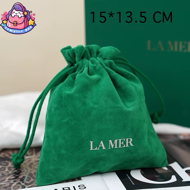 ถุงผ้าหูรูดLa mer ของแท้100% ขนาด15*13.5CM สีเขียวกำมะหยี่ ของใหม่เอี่ยม สินค้าพร้อมส่งค่ะ 💚🥰