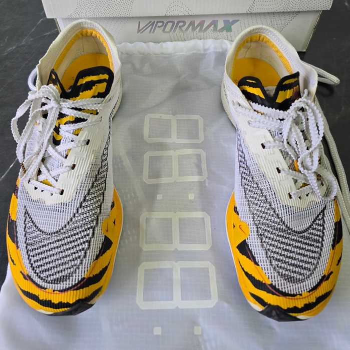 ขาย รองเท้า วิ่ง Nike ZOOM X VAPORFLY NEXT% นุ่ม ใส่สบาย สีตามรูป มือสอง สภาพดี เบอร์ 40 หรือ 25 CM