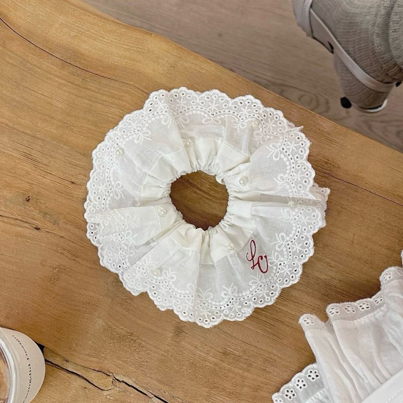 LOVECHU - LC LOGO SCRUNCHIE ยางรัดผมลูกไม้