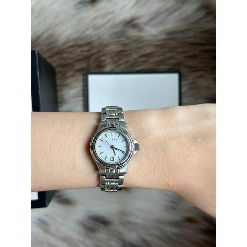 Gucci 9040L Silver Dial Lady'size