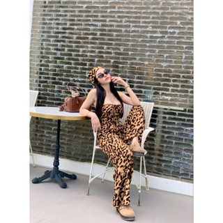 ชุดเซท 3 ชิ้น เสื้อเกาะอก กางเกงเอวสูงขากระบอก ผ้าผูกผม