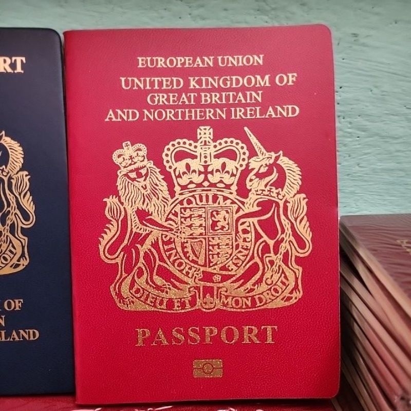 อังกฤษ สมุด passport สมุดเดินทาง Visa ขนาดเท่าของจริง ปริ๊นท์ลายเกือบเหมือนจริง กระดาษมี 14 แผ่น ด้านหน้าปั๊ม