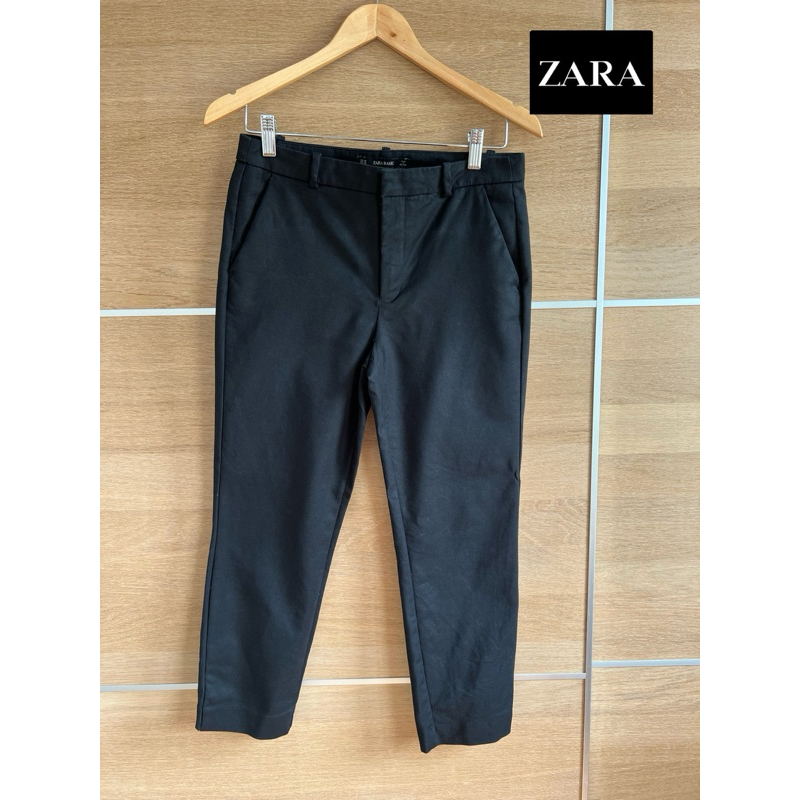 ZARA x EUR 38 กางเกงขาห้าส่วนสีดำ เนื้อผ้าดีมากทรงสวย เอว 30 สพ 34 เป้า 10 ยาว 33 ต้นขา 15 ปลายขา 10