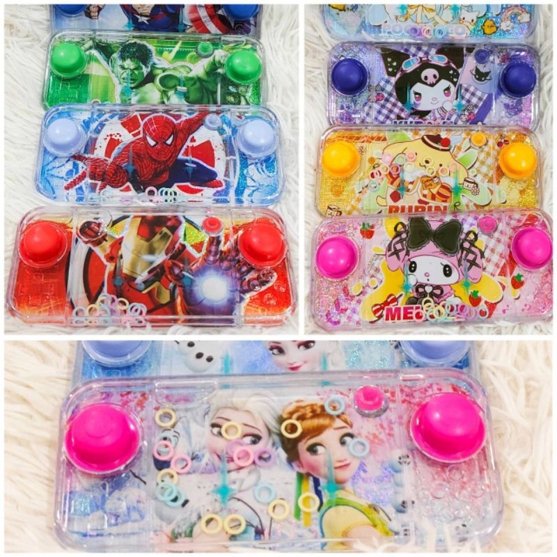 พร้อมส่ง เกมส์กดห่วงน้ำ ซาริโอ้ avengers เอลซ่า คุรามิ ชินนาม่อน เอลซ่า กดปุ่มให้แหวนลอยคว่ำให้แหวนเข้าไปยังเป้าหมาย