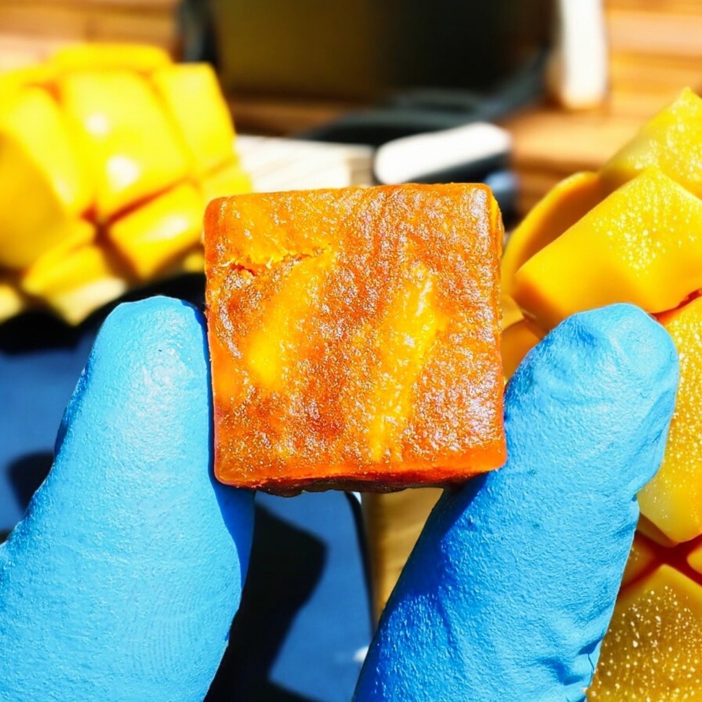 มะม่วงคิวบ์ มะม่วงแบบมินิมอลชิ้นพอดีคำ มะม่วงอบแห้ง รสชาติเปรี้ยวอมหวานอร่อยทุกคำ