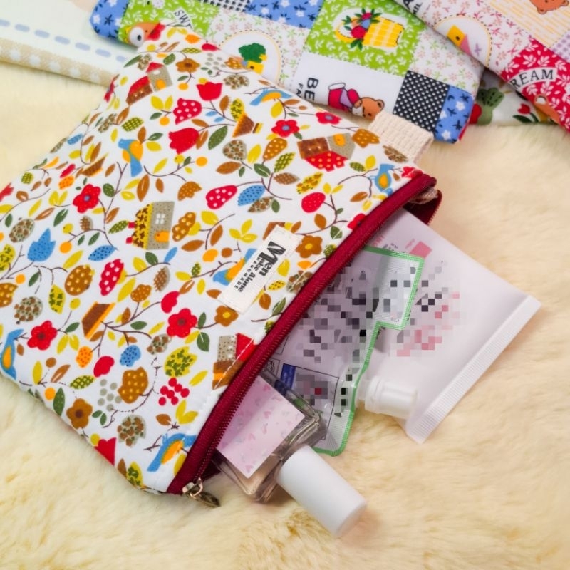 กระเป๋าใส่เครื่องสำอาง งานแฮนด์เมด ลายน่ารัก ใส่ของได้เยอะ มีลายให้เลือก สีสันน่ารัก ใส่มือถือ เครื่องสำอาง ใส่จองจุกจิก