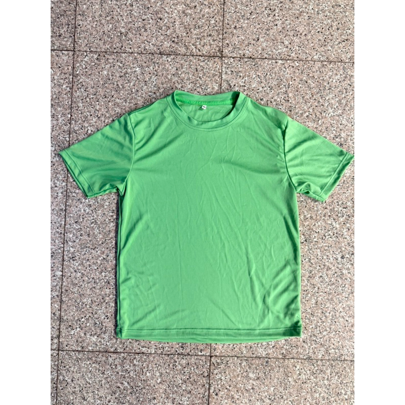 Green sport shirt ( New)