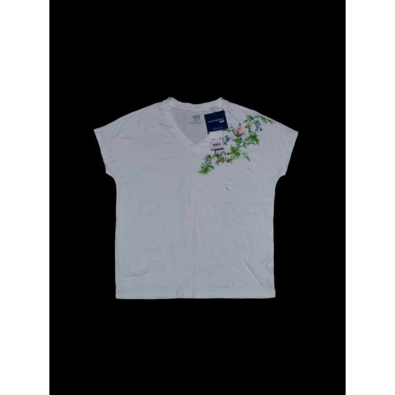 เสื้อยืด  Uniqlo  UT (L)