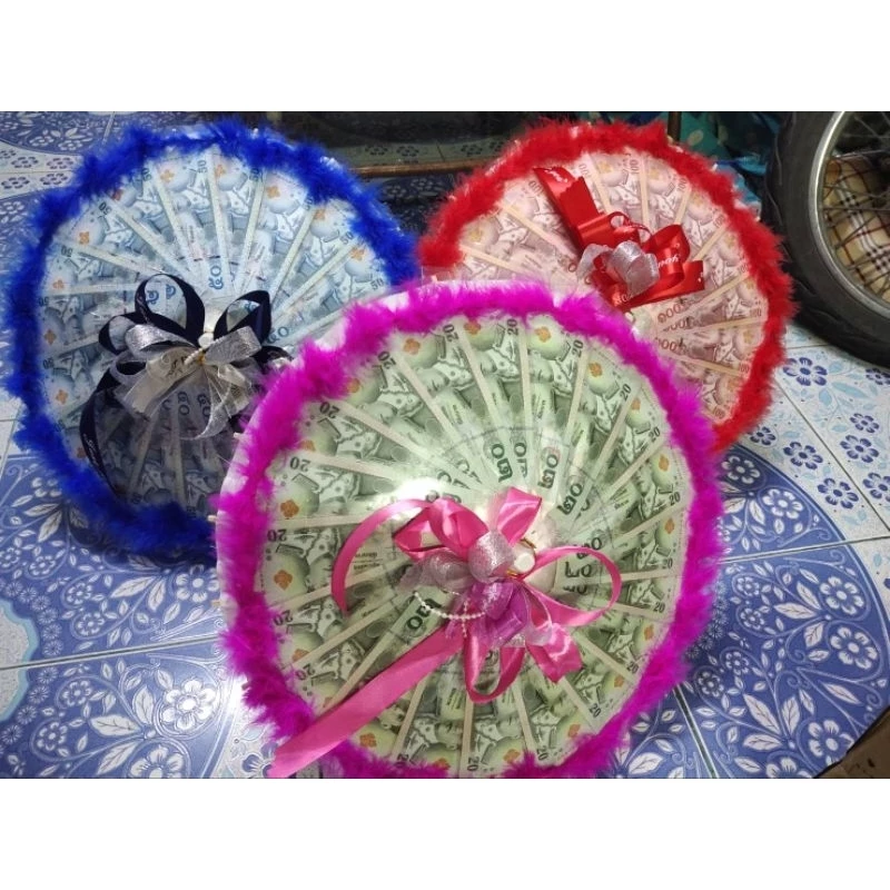 ร่มรับปริญญาใส่ธนบัตร 20 ใบ ร่มบัณฑิตน้อย ร่มเปล่า ร่มปัจฉิม