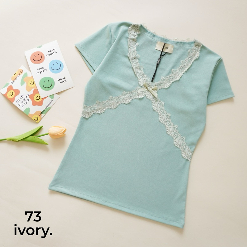 73-IVORY เสื้อยืดคอวี ดีเทลแต่งลูกไม้ ชายตรง