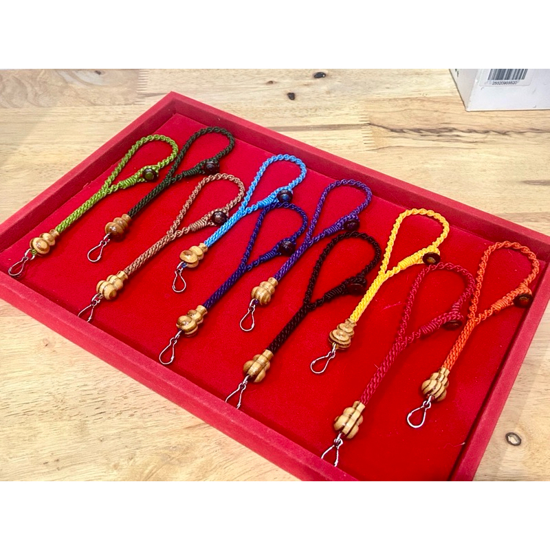 ‼️จัดส่ง 3-5วัน‼️ สร้อยแขวนพระหน้ารถ เชือกเทียนถักแฮนด์เมด พิเศษลายธงชาติไทย