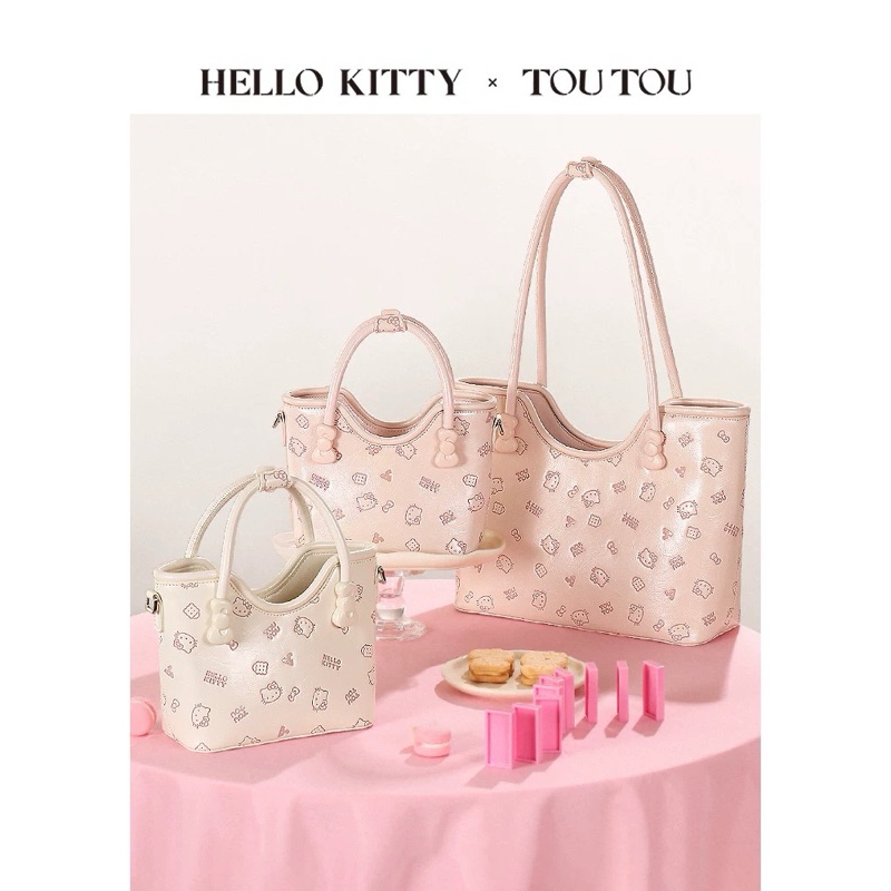 พร้อมส่ง TOUTOU x Hello Kitty Bucket Tote bag กระเป๋าถือ 2ไซส์ (ใช้โค้ดลด15-30%) จากช็อปแท้
