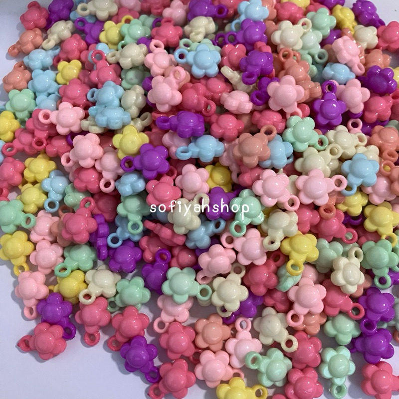 ลูกปัดจี้ดอกไม้ คละสีพาสเทล (ถุงละ 20 กรัม~25 ชิ้น+/-)