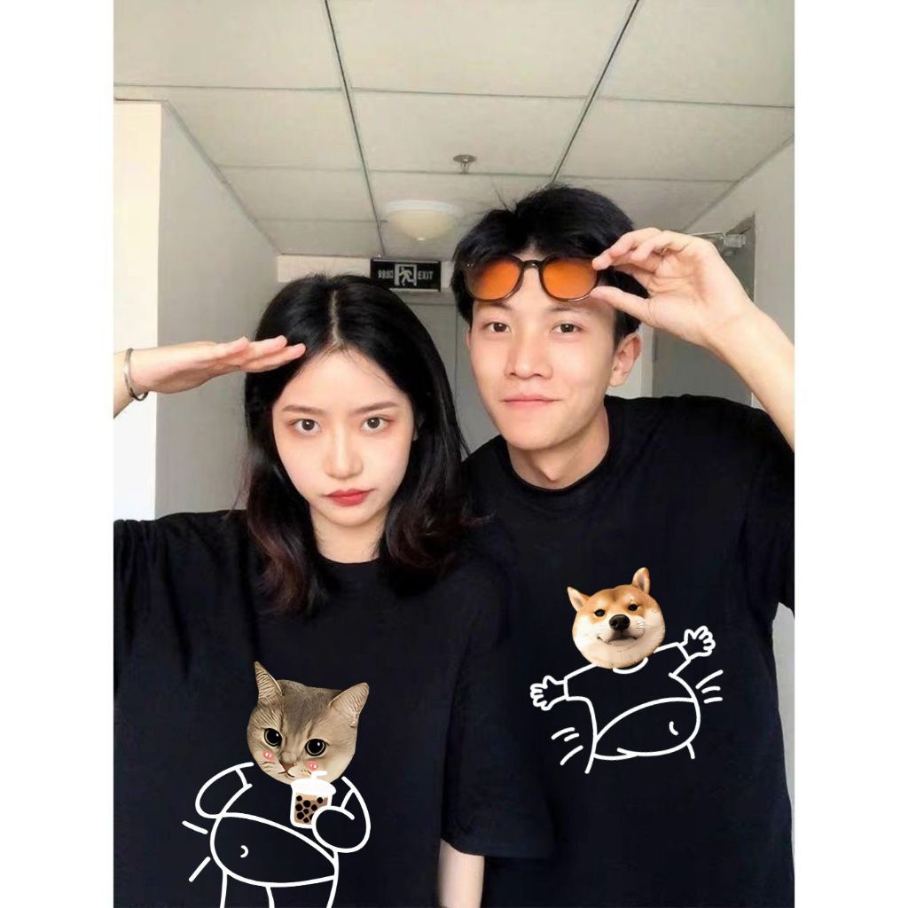Top.basic แมวดื่มชานม  เสื้อยืดคอกลม “CAT-D” แมวและสุนัข เสื้อยืดคู่ ไม่ต้องรีด  OVERSIZE เสื้อยืดหนาunisex