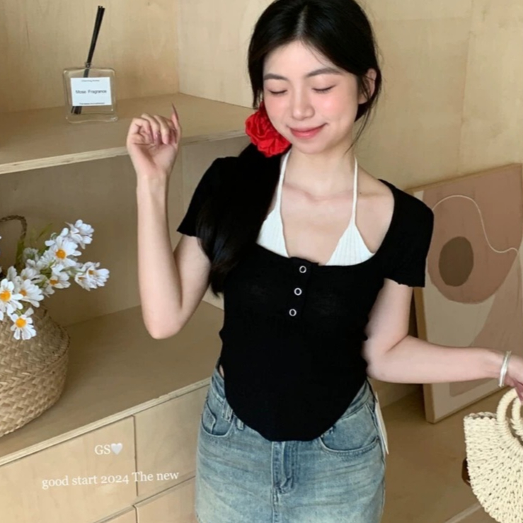 diary(B22) เสื้อครอป​แขนสั้น Set 2 ชิ้นเย็บติดกัน สายเดี่ยวคล้องคอ ติดกระดุมที่หน้าอก ทั้งน่ารักทั้ง
