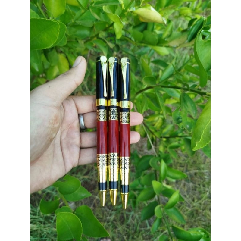 มีดเดินป่ามีดเดือยไก่ ปากกาลายไม้สีแดงงานแนวสะสมสวยๆ