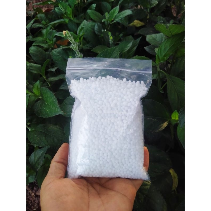 ปุ๋ยยูเรียสูตร 46-0-0 ขนาด 150 กรัมราคา 15 บาทค่ะ