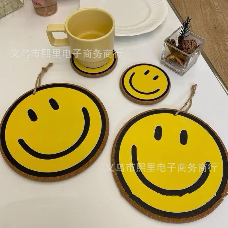 พร้อมส่ง แผ่นรองหม้อ ที่รองแก้ว ลายยิ้ม Smile ที่รองหม้อ แผ่นรองแก้ว ไม้ก็อก