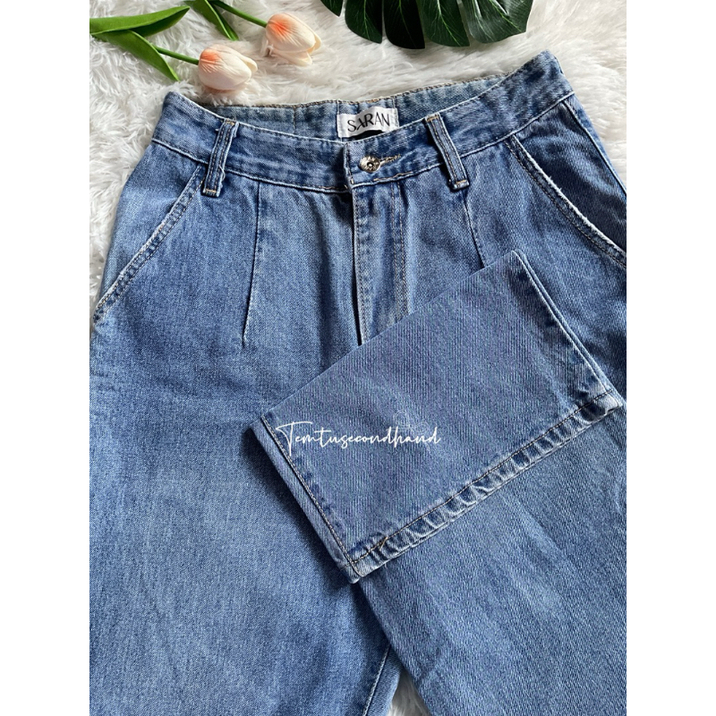 กางเกงยีนส์ Saran ทรงกระบอกจีบหน้าหลัง SR073 (มือสอง)