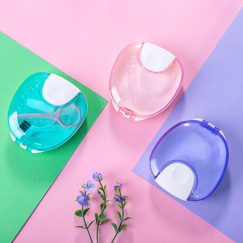 [ร้านไทย] กล่องรีเทนเนอร์ แบบกดเปิดฝาพร้อมแปรง มี3สี กล่องใส่เครื่องมือจัดฟัน กล่องใส่ฟันปลอม