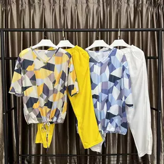 [จัดส่งจากไทย]ชุดเซต2ชี้น เสื้อยืดคอวีแขนสั้น ลายเรขาคณิต กางเกงสีพื้น เนื้อผ้าดีใส่สบาย