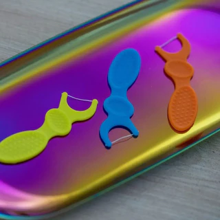 Plackers Flosser Kid's Dual Gripz 30 ct พลาคเกอร์ส ไหมขัดฟันแบบมีด้ามจับ สำหรับเด็ก