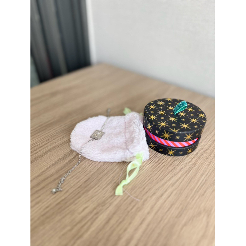 สินค้ามือสอง สร้อยข้อมือ Yvis x Bunny Collection ฟรีกล่องใส่สร้อยข้อมือลายน่ารัก