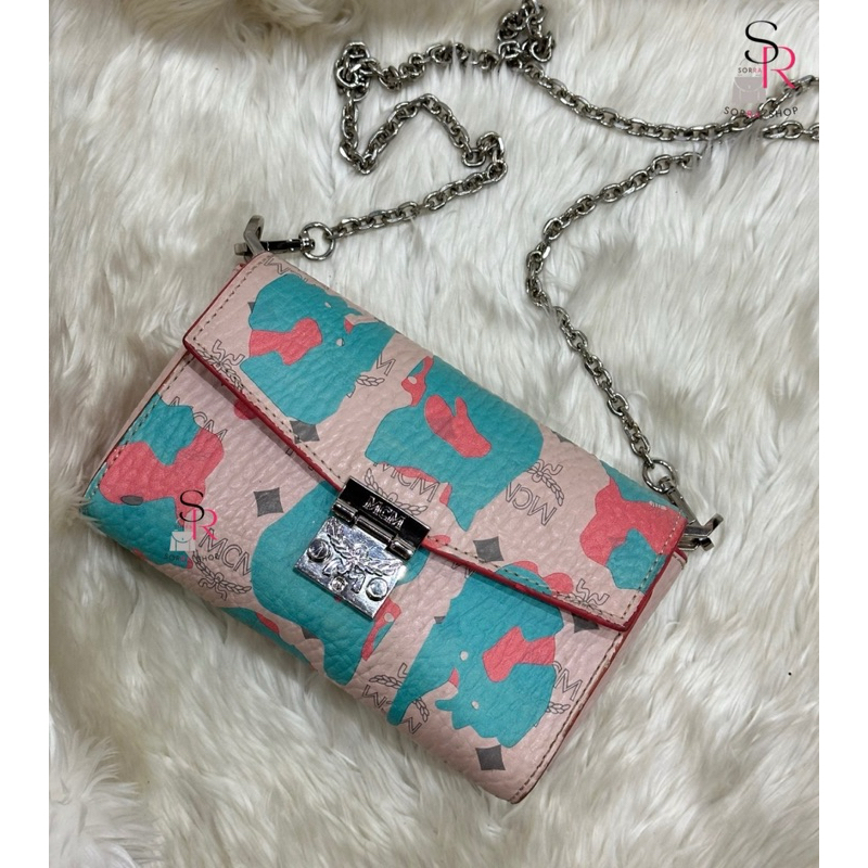 ✅ พร้อมส่ง 🌸 กระเป๋า MCM สีชมพู ลาย Limited size 7” (มือสอง งานตู้ลุ้น)