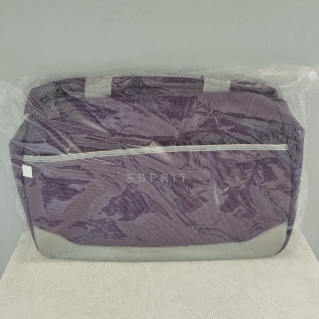 กระเป๋าเดินทางแบบถือ กระเป๋าเดินทางแบบสะพาย ยี่ห้อ Esprit สีม่วง ของแท้ มือ 1
