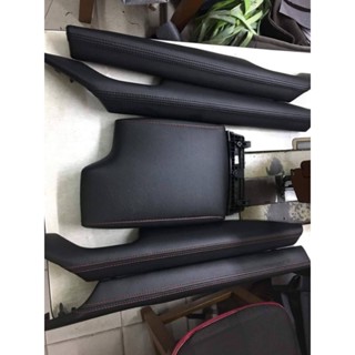 หนัง​หุ้ม​ท้าวแขน​รถยนต์​ Toyota​ revo​ 5ชิ้น​