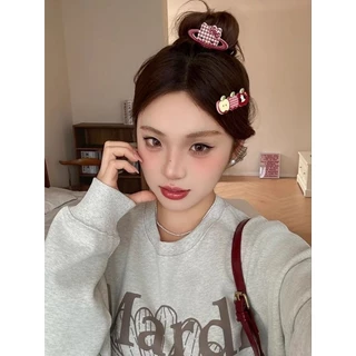 Vogue🌟พร้อมส่ง🌟 สับติดผมแอปเปิลการ์ตุนน่ารักสาหรับผู้หญิงฤดูใบไม้ร่วงและฤดหนาวหน้าผากด้านข้างหน้าก็๊บ (VO-6)