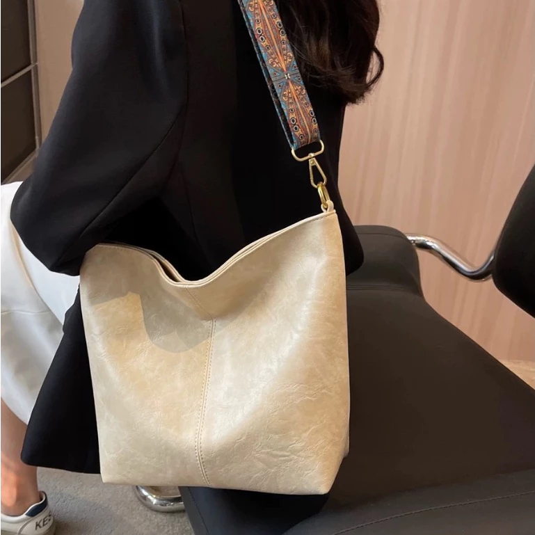 Fashion กระเป๋าสะพายข้าง หนัง PU ทรงTOTE ไม่มีลาย แฟชั่น สไตล์เกาหลี B-901