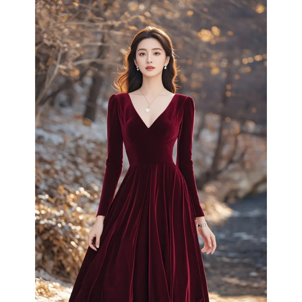 เดรสกำมะหยี่แดง คอวีแขนยาว เย็บจับจีบช่วงเอวกระโปรงทรงเอ พริ้วสวย Dress ออกงาน ชุดใส่งานปีใหม่ #9203 - รูปที่ 4