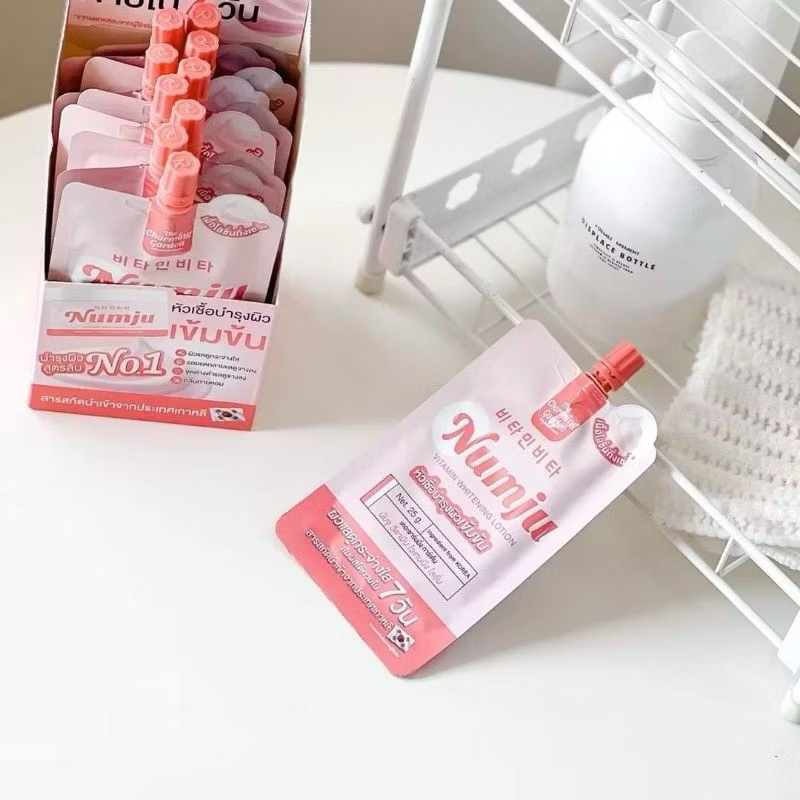 [ซื้อในไลฟ์ลด50%ของแท้]1กล่องx10 นัมจู โลชั่นวิตามินเกาหลี Numju Vitamin Whitening Lotion  25กรัม