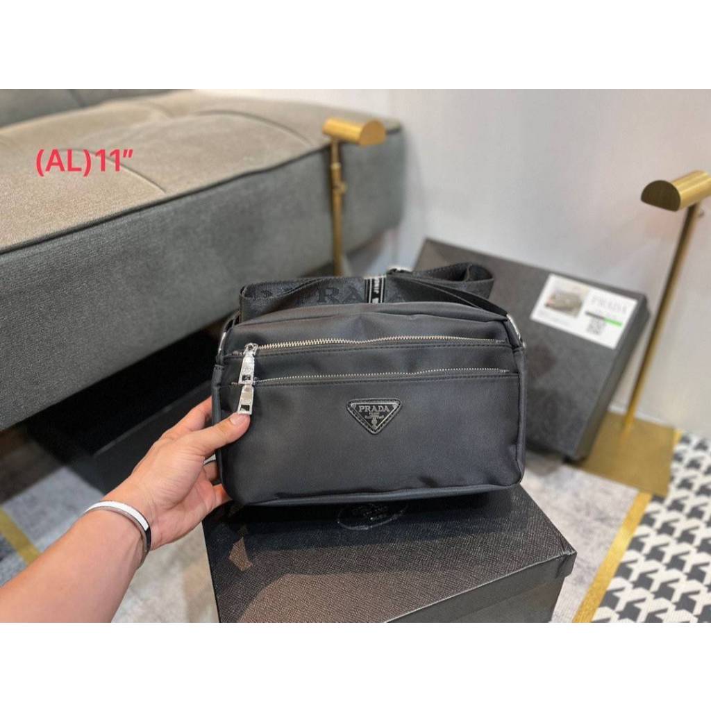 พร้อมส่ง กระเป๋าสะพายข้าง ผ้าไนล่อนสีดำ พราด้าP R A D A crossbody Size11นิ้ว
