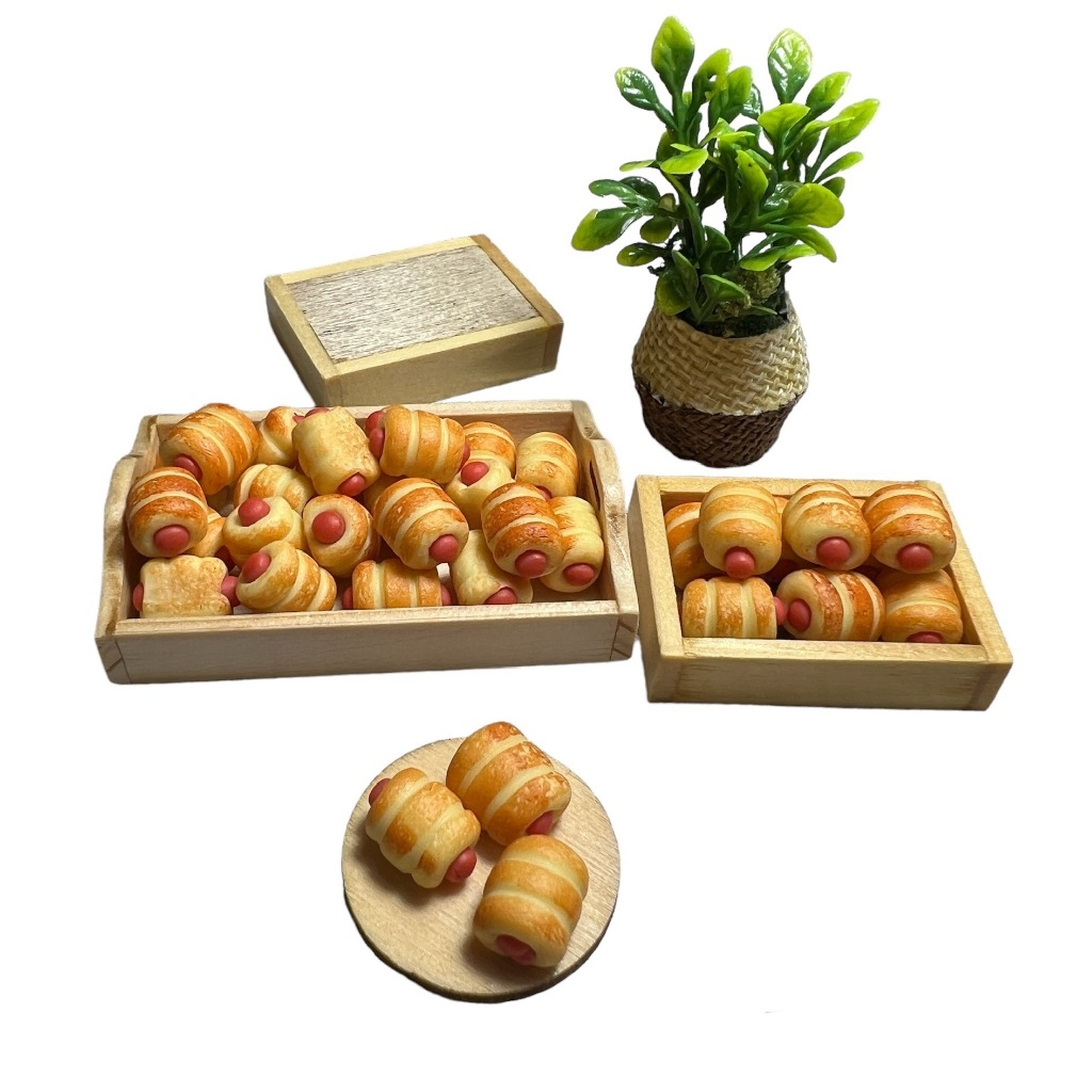 [ราคา / 1 ชิ้น ] ขนมปังไส้กรอกจิ๋ว ขนมดินปั้นจิ๋ว (04) #ของจิ๋ว #miniture