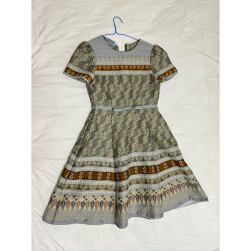 เดรสผ้าไทยสีเทาป้าย Gallery Closet