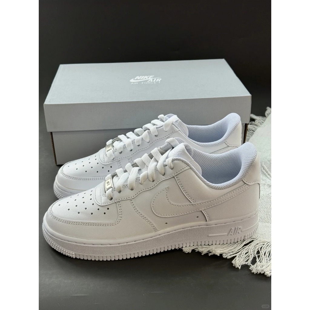 ✅ของแท้ 100% AIR FORCE LOW classic pure white รองเท้าผ้าใบหุ้มข้อต่ำสำหรับผู้ชายและผู้หญิง