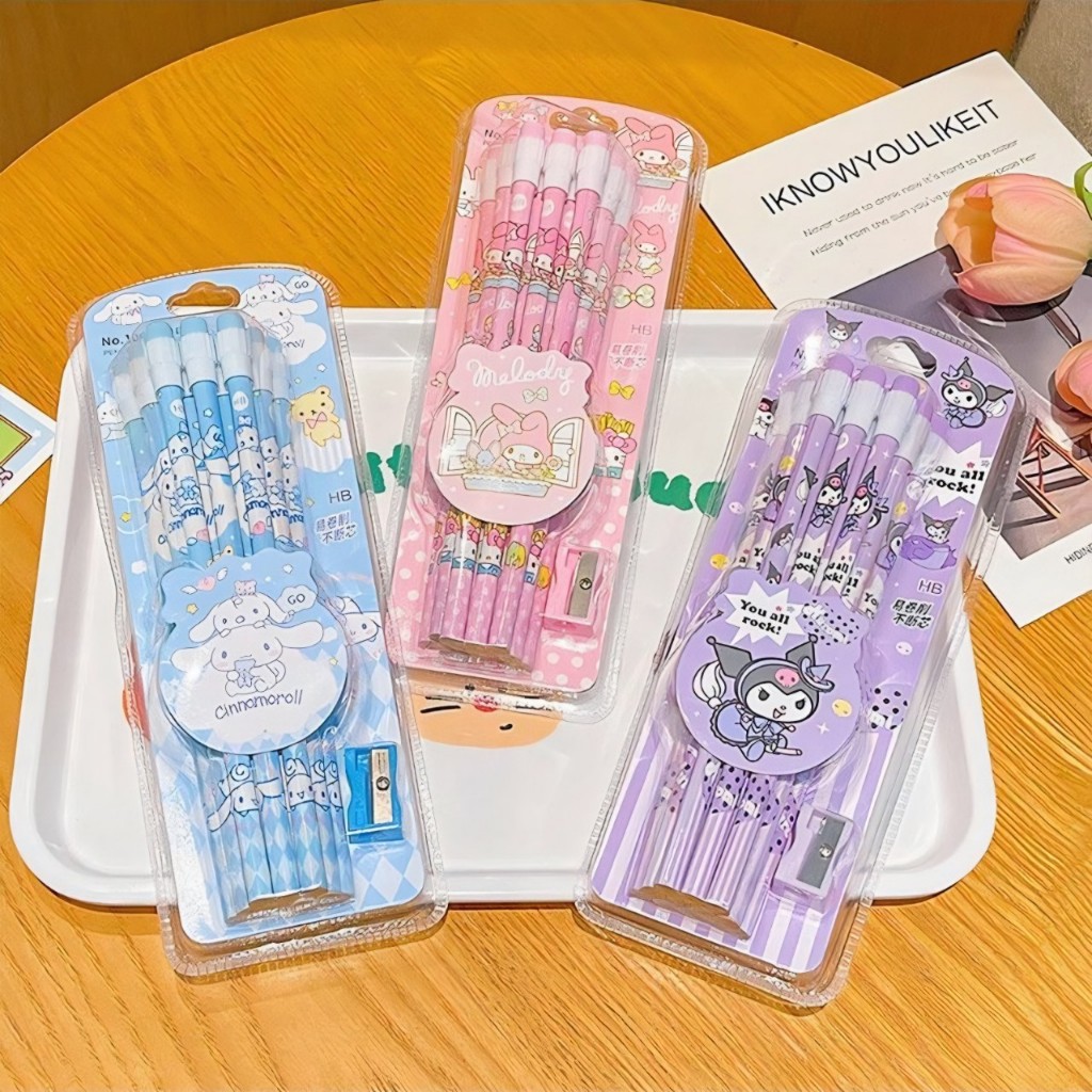เซ็ตดินสอไม้ 12 แท่ง พร้อมกบเหลา อุปกรณ์การเรียน เซ็ตนี้ คุ้ม ลายน่ารัก...