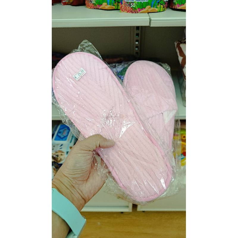 รองเท้าแตะใส่ในบ้านสีชมพู