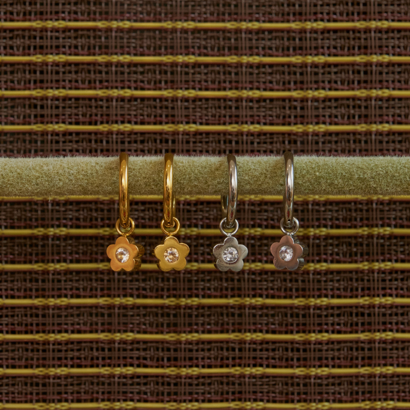 Bemet cherry blossom hoop ต่างหูดอกไม้แบบห่วง