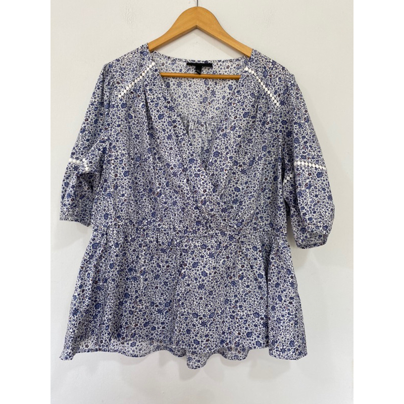 AQ ผ้าฝ้ายเนื้อดี *ไม่มีสายคาดเอว* Lane Bryant 18 อกหน้าผ้า 52 นิ้ว ยาว 27 เสื้อลายดอก liberty print